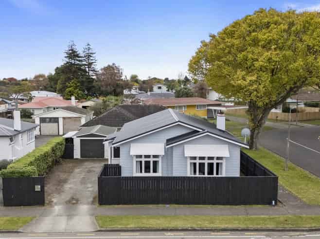 33 Featherston Street, Takaro