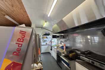 Ultra Low Rent 5 days Café - Mt Maunganui