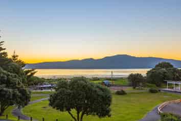 16/4 Seaview Road, Paraparaumu Beach
