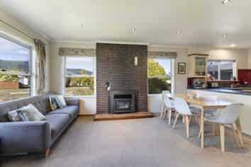 22 Tennyson Crescent, Stoke