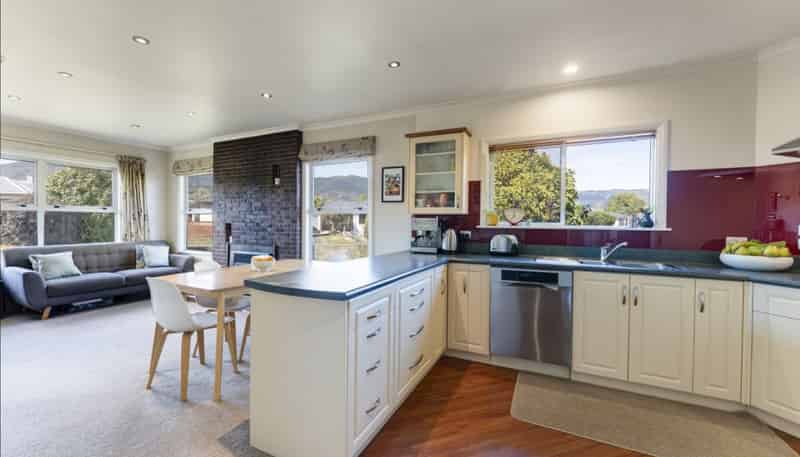22 Tennyson Crescent, Stoke