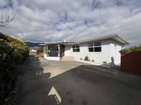 22 Tennyson Crescent, Stoke
