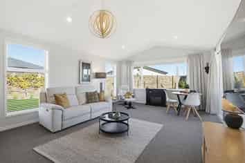 154/30 Bob Robertson Drive, Woodend