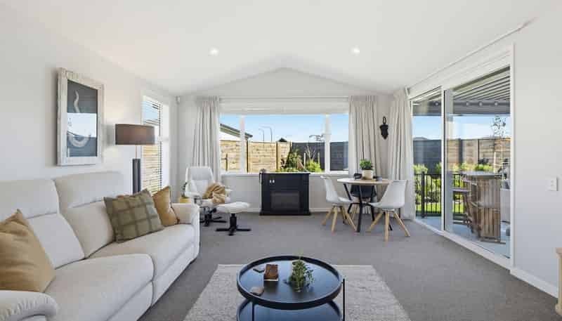154/30 Bob Robertson Drive, Woodend