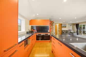 2/122 Harewood Road, Papanui
