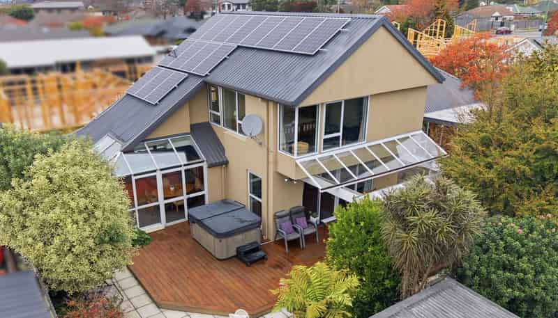 2/122 Harewood Road, Papanui