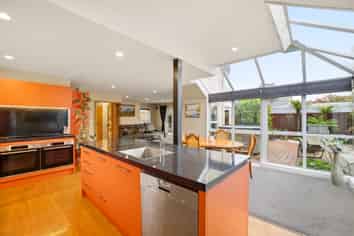 2/122 Harewood Road, Papanui