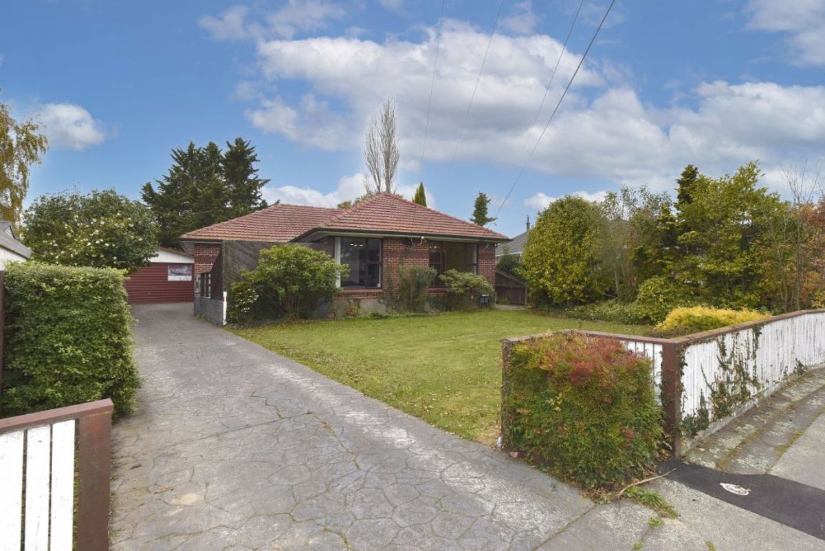 Six Car Garaging on 981 M2 of Land ! - Ansicht 3