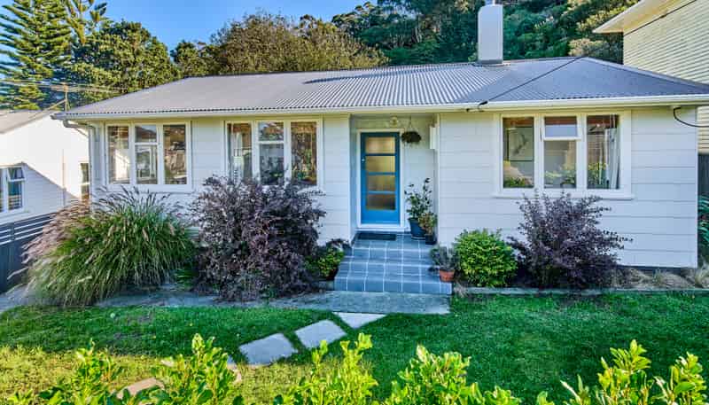 15 Greer Crescent, Tawa