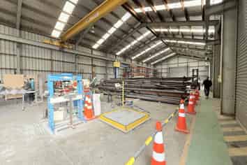 Industrial Facility with Gantry Crane| 795m2