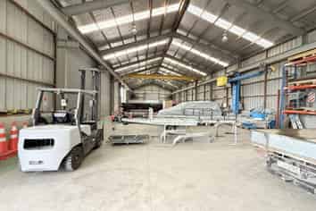 Industrial Facility with Gantry Crane| 795m2