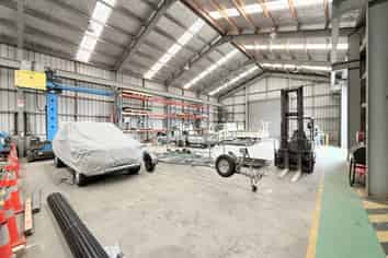Industrial Facility with Gantry Crane| 795m2