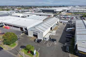 Industrial Facility with Gantry Crane| 795m2