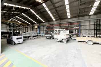 Industrial Facility with Gantry Crane| 795m2