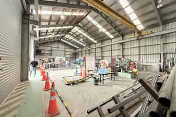 Industrial Facility with Gantry Crane| 795m2