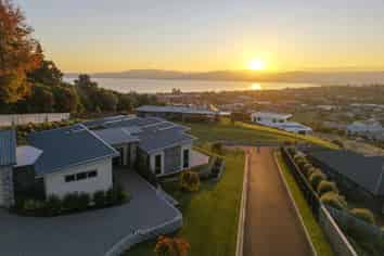 7 Azalea Lane, Waipahihi