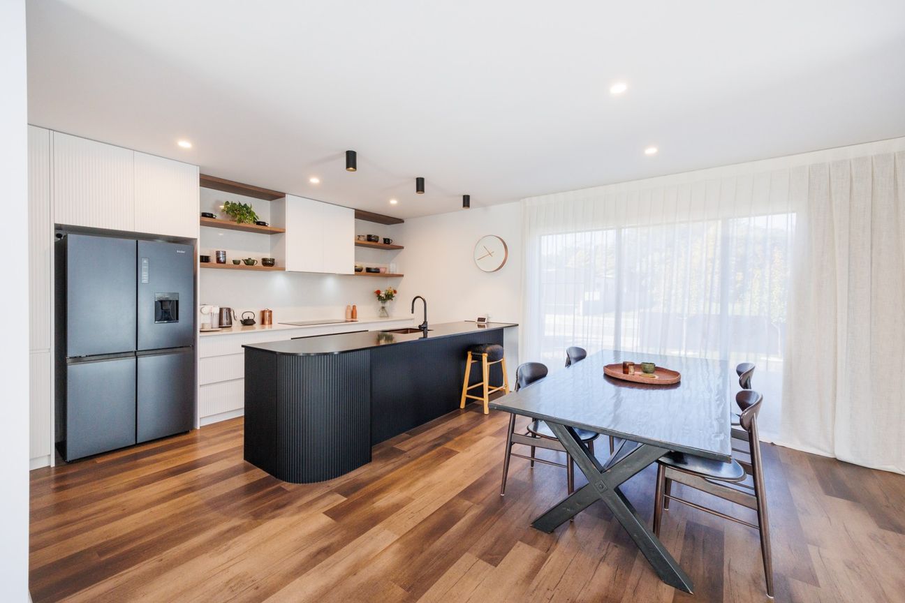 A statement of modern living – další