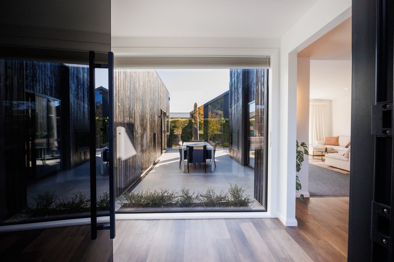 A statement of modern living – pohled 2