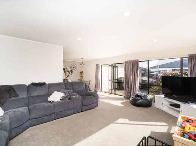 53 Geraldine Crescent, Cloverlea