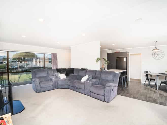 53 Geraldine Crescent, Cloverlea