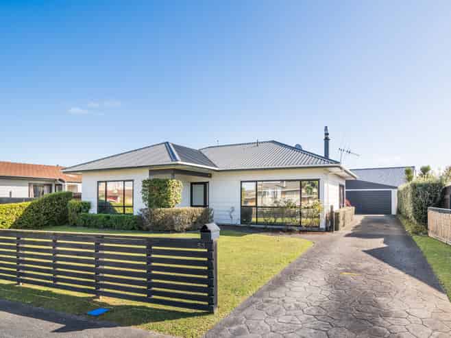 53 Geraldine Crescent, Cloverlea