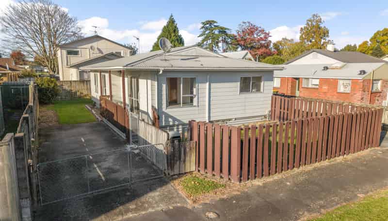8B Frances Street, Hamilton East