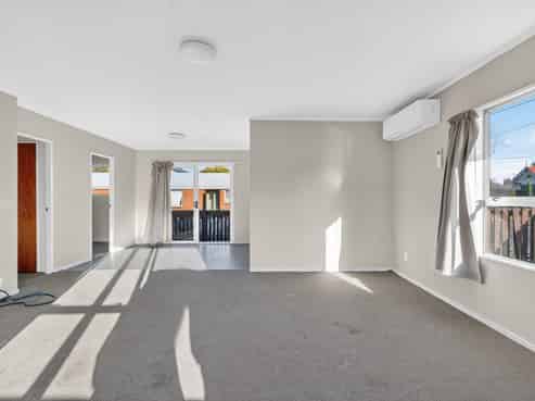 8B Frances Street, Hamilton East