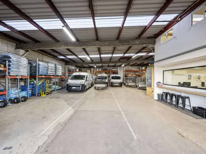 City-Fringe Industrial | Income & Underlying Value
