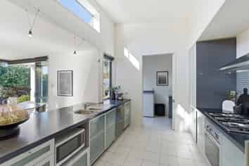 4 Crombie Green, Northwood