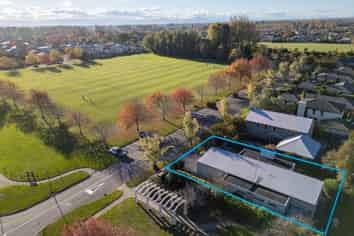 4 Crombie Green, Northwood