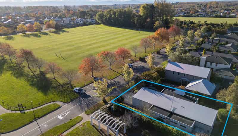 4 Crombie Green, Northwood