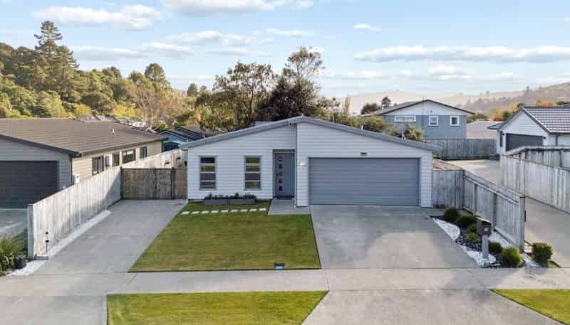 16 Poppy Watts Grove, Stokes Valley