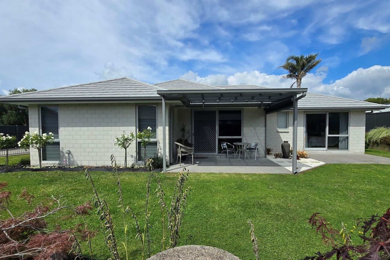 SPACIOUS, MODERN & TURNKEY READY - Vista 4