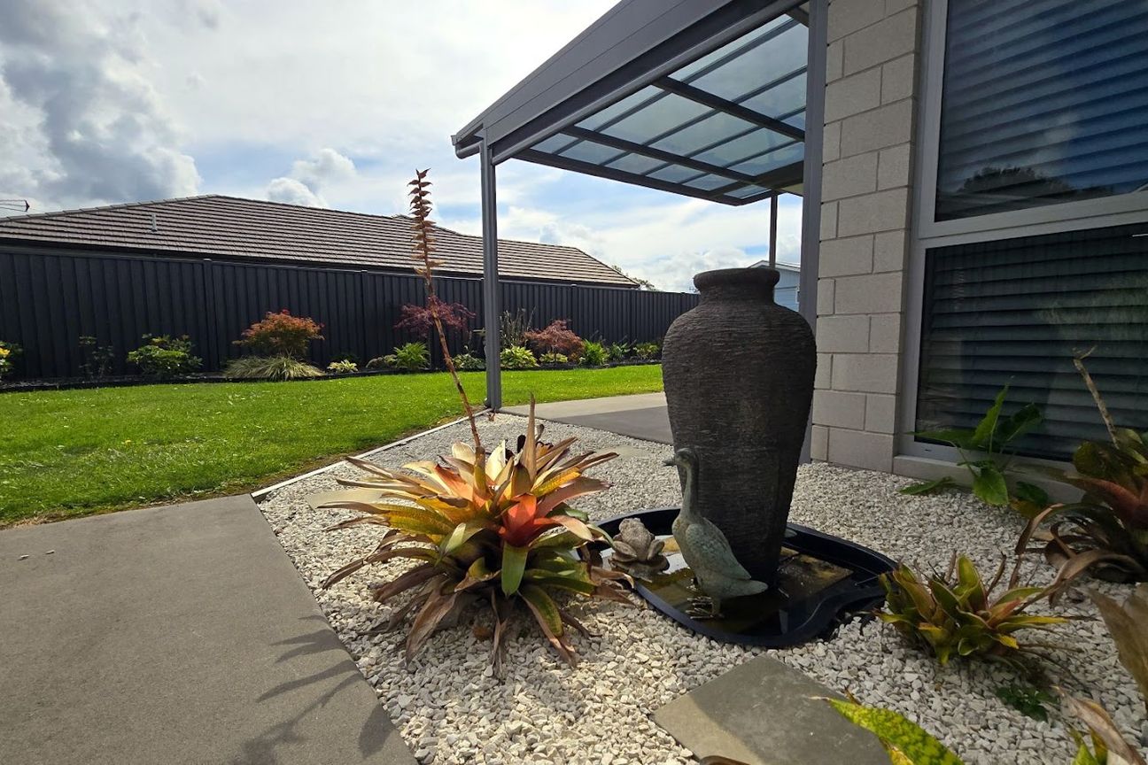 SPACIOUS, MODERN & TURNKEY READY - Vista 2