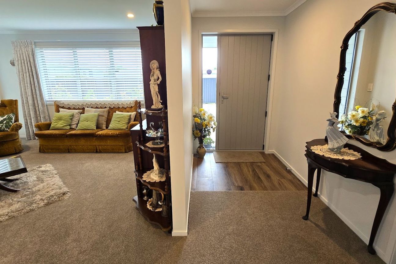SPACIOUS, MODERN & TURNKEY READY - Vista 6