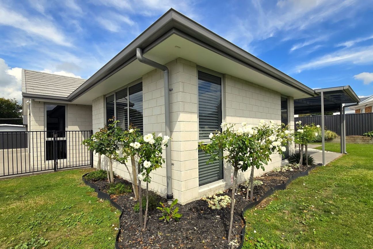 SPACIOUS, MODERN & TURNKEY READY - Vista 5