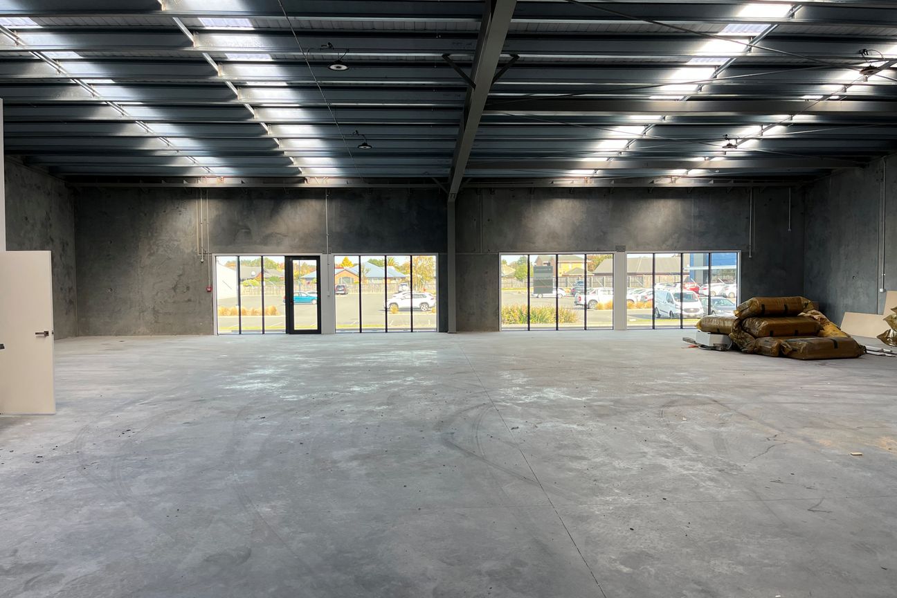 Warehouse and Showroom Potential - Vue 3