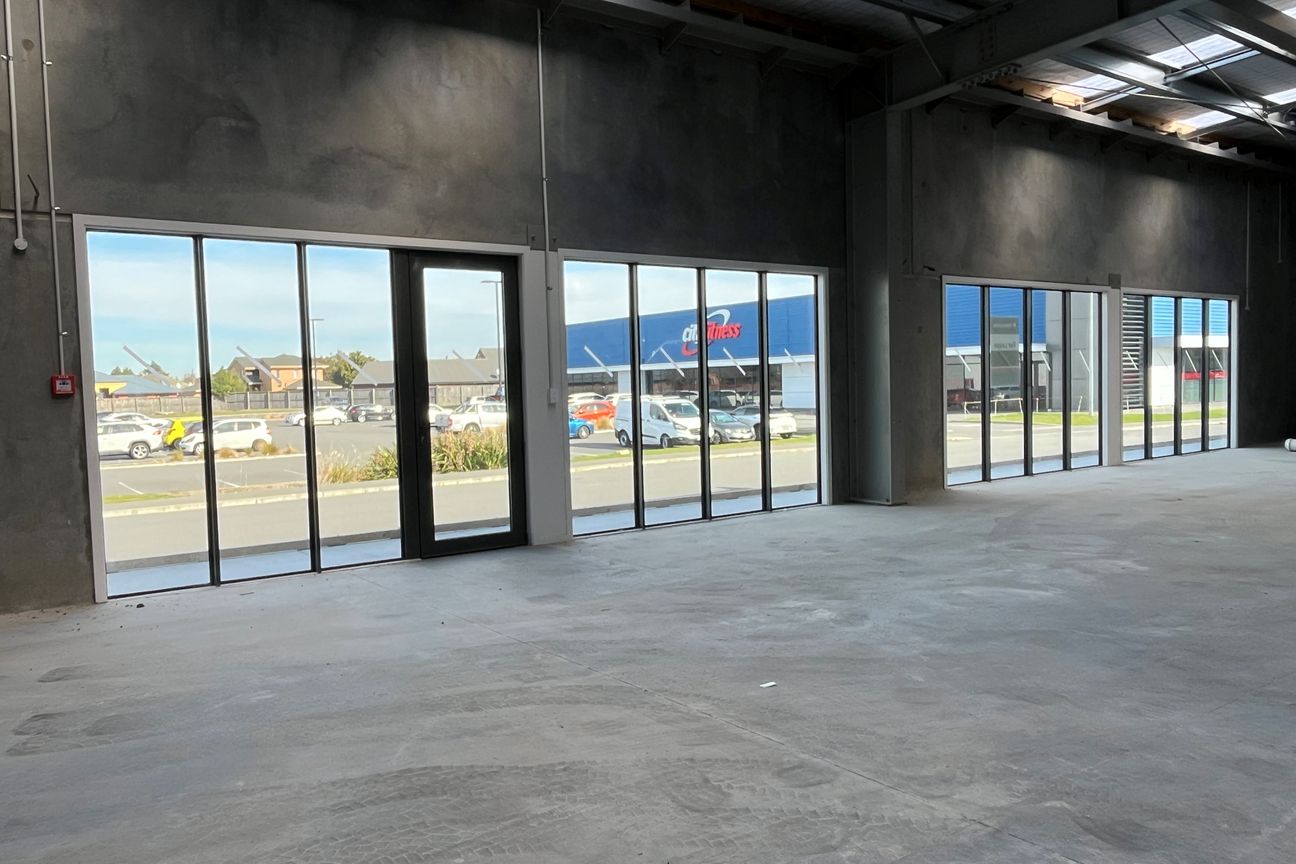 Warehouse and Showroom Potential - Vue 4