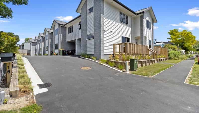 2/16 Manning Street (Room D), Hamilton Central