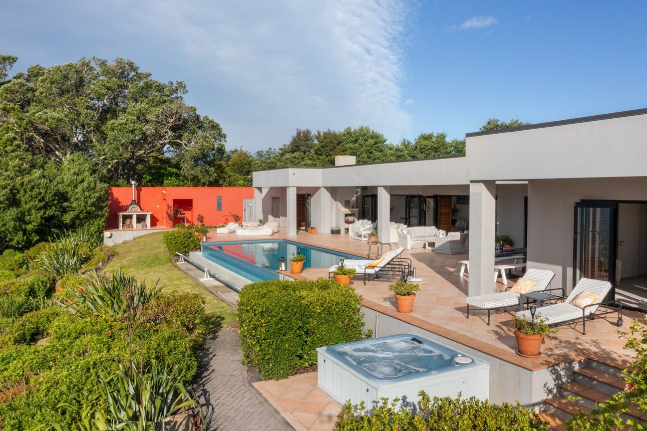 Private Coastal Estate with Panoramic Ocean Views – pohled 5