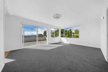 12 Target Road, Totara Vale