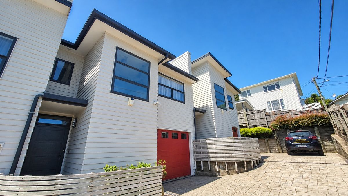 NICE AND TIDY TWO BEDROOM TOWNHOUSE:, Brooklyn