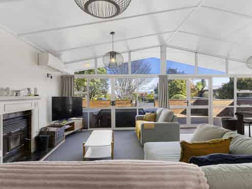 12 Hilden Place, Hilltop