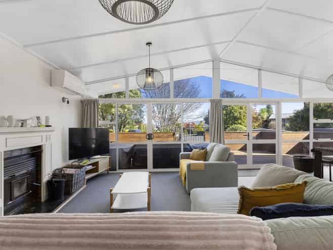 12 Hilden Place, Hilltop