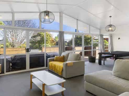 12 Hilden Place, Hilltop