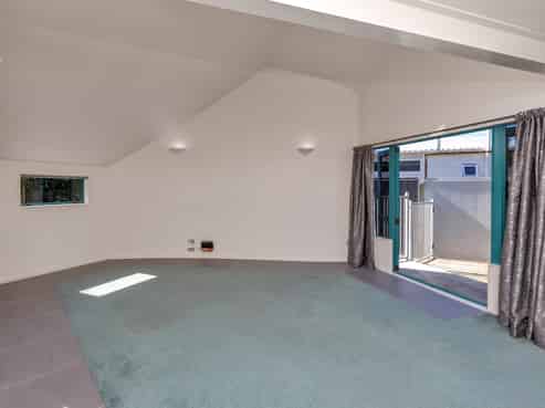 2/31 McClintock Street, Whau Valley