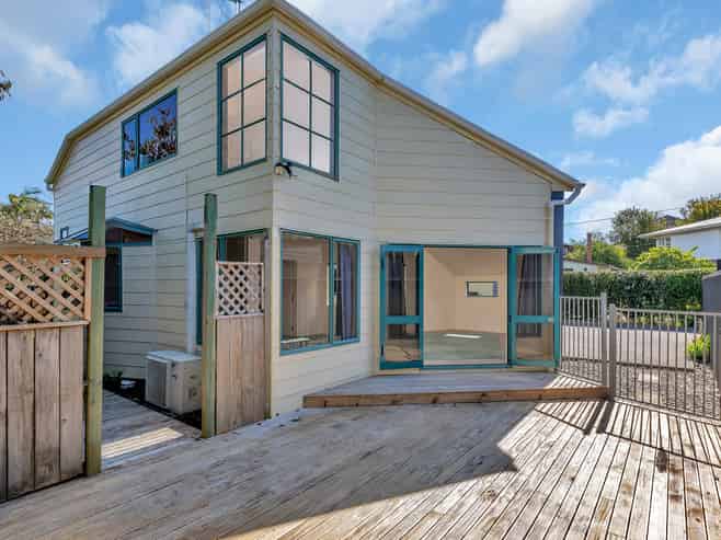 2/31 McClintock Street, Whau Valley