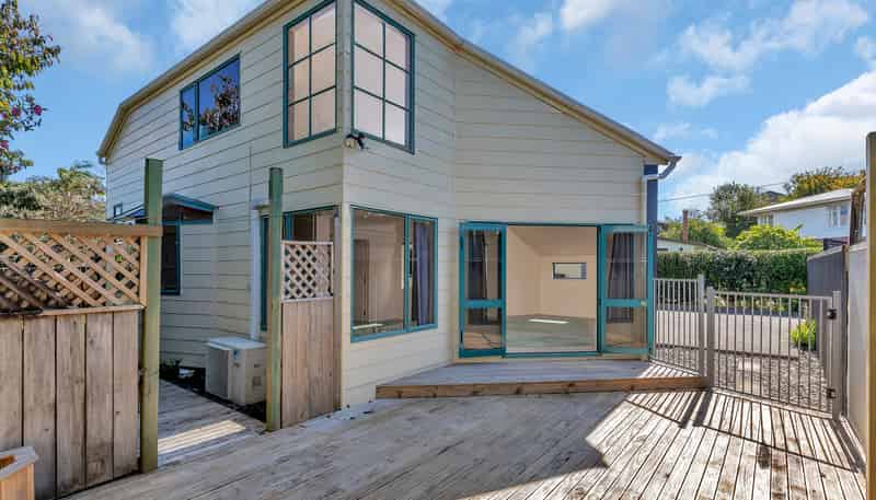 2/31 McClintock Street, Whau Valley