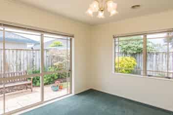 8 Glen Loch Place, Paraparaumu