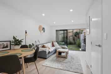 3/16 Reynella Drive, Massey